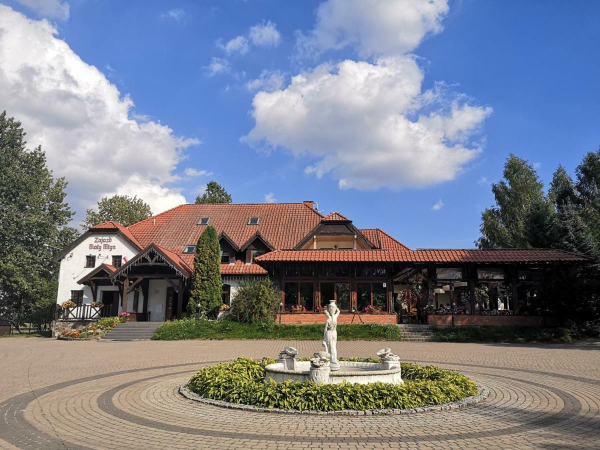 Zajazd Bialy Mlyn Sterlawki Wielkie Exterior photo